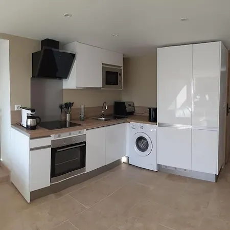 T3 Vue Avec Grande Terrasse Et Parking *